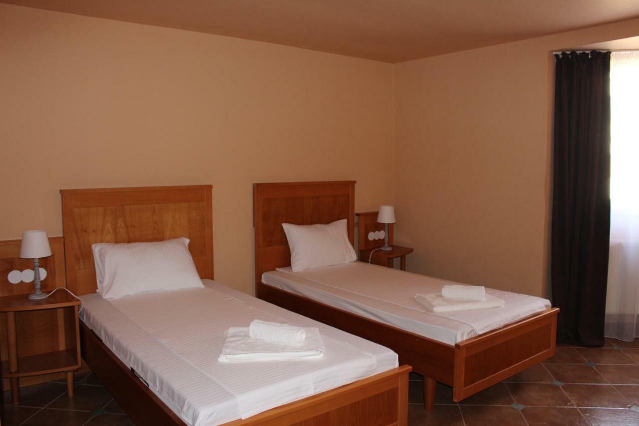 Rooms Cristian Deva Exteriör bild