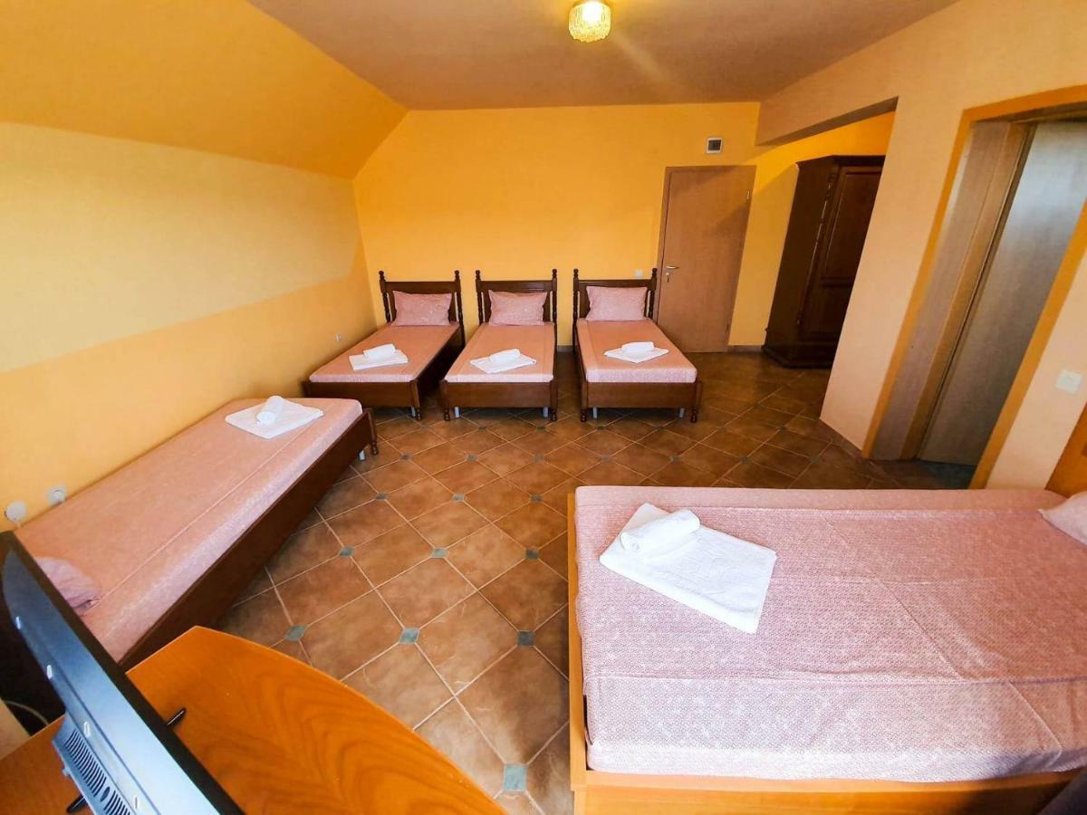 Rooms Cristian Deva Exteriör bild