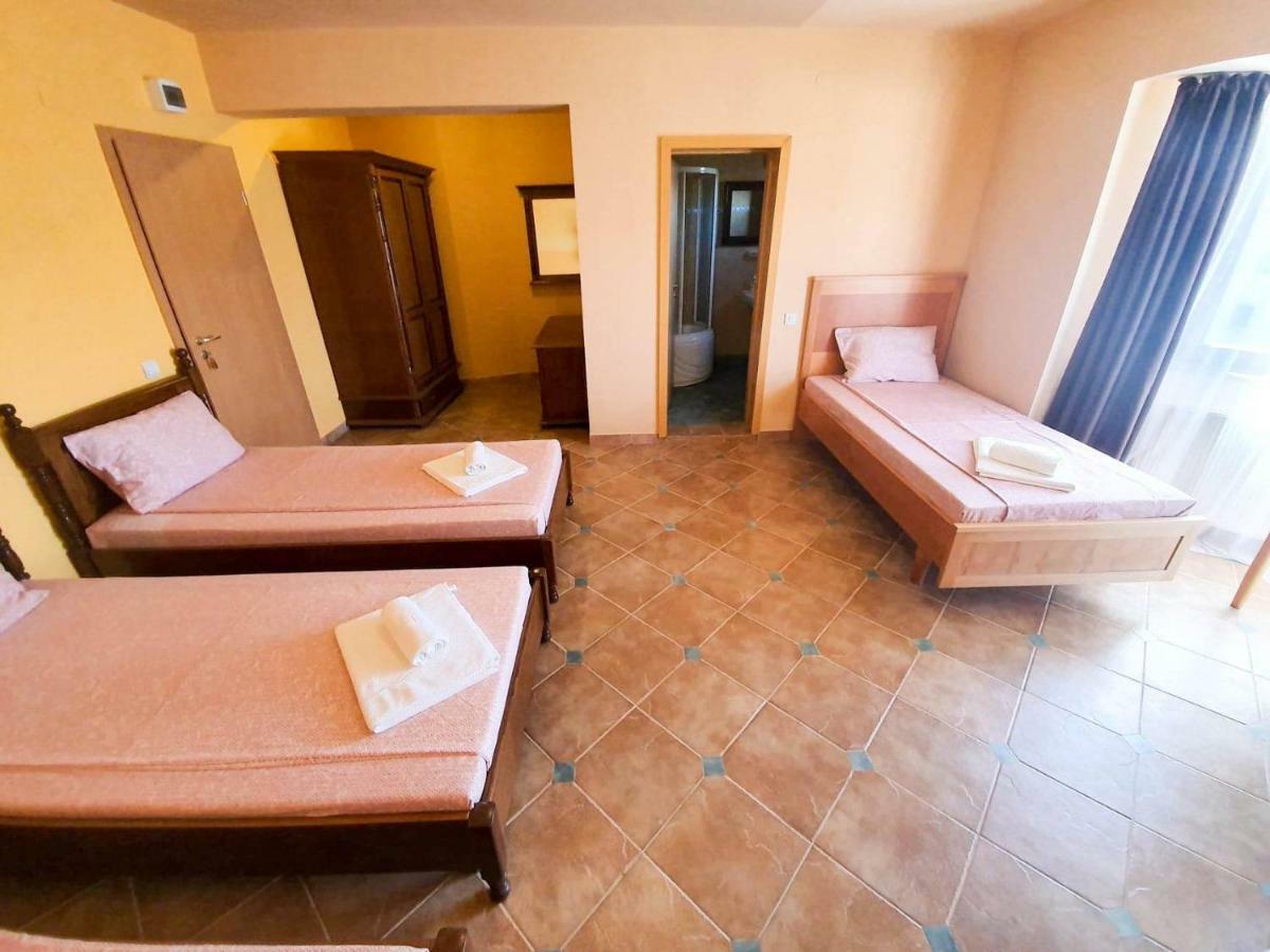 Rooms Cristian Deva Exteriör bild