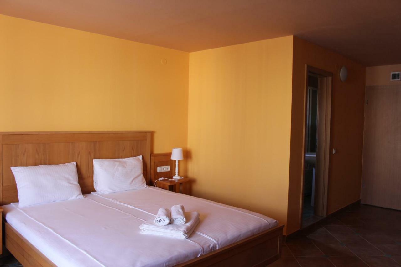 Rooms Cristian Deva Exteriör bild