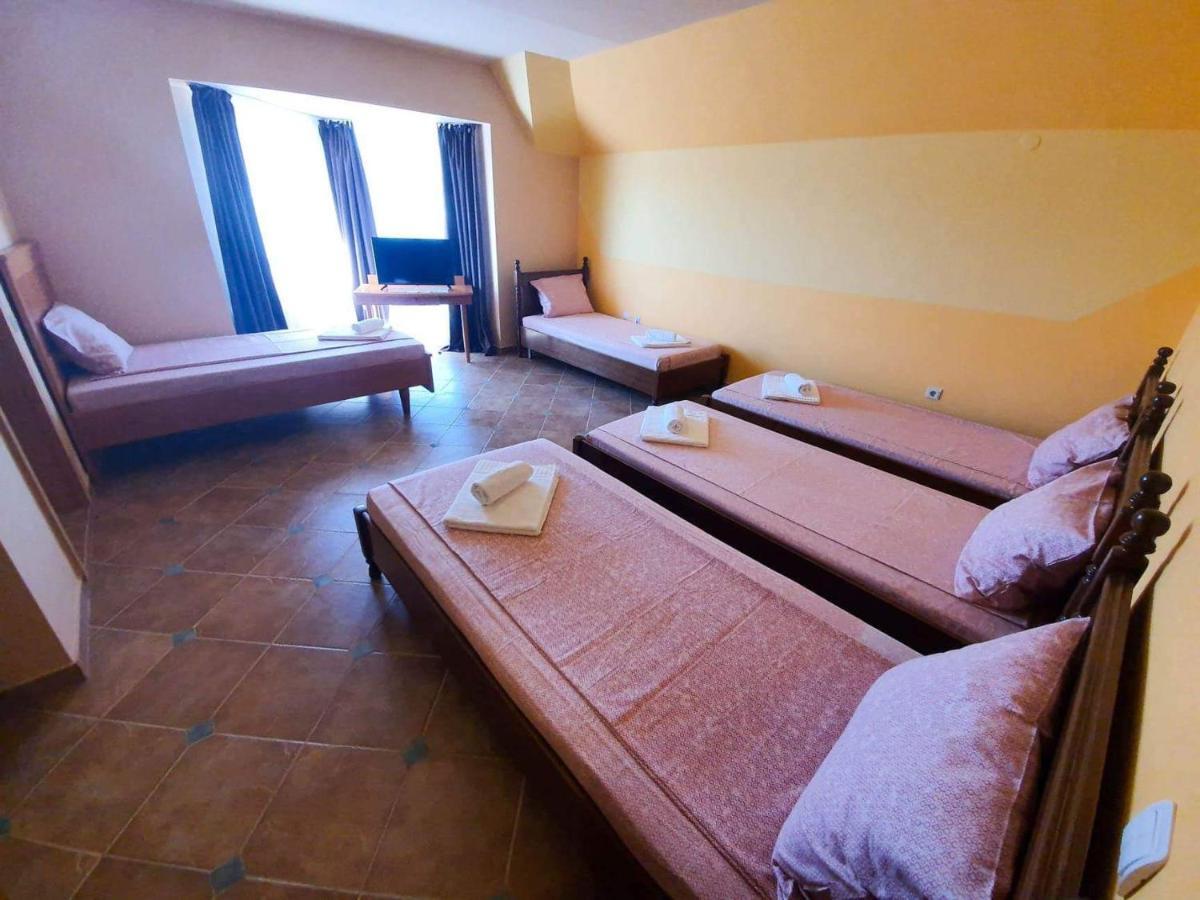 Rooms Cristian Deva Exteriör bild